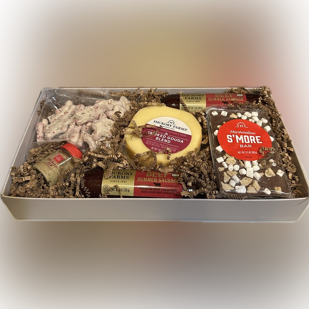 HICKORY FARMS GIFT SET SUMMER SAUSAGE SMOKED GOUDA BELGIAN ALE MUSTARD PRETZELS